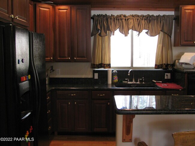 Foto del edificio - 4541 Risky Rd