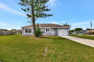 Building Photo - 2502 SE Caladium Ct