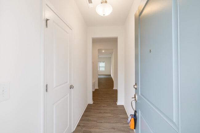 Foto del edificio - 3 br townhome Walking Distance to Downtown...