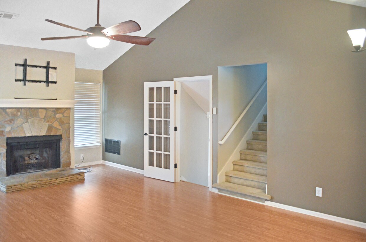 Primary Photo - 2063 Arbor Forest DR SW