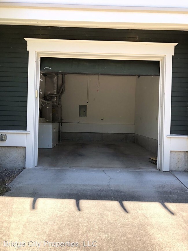 Building Photo - 4704 SE 28th Pl