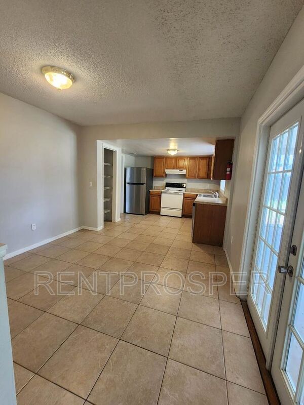 Foto del edificio - 3816 Sutters Mill Circle