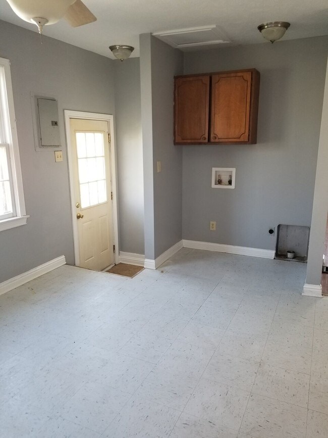 Foto del edificio - 615 W Jackson St