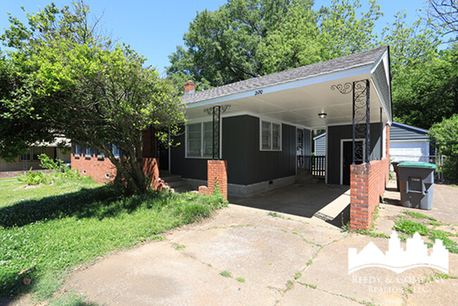 Building Photo - 2170 St Elmo Ave