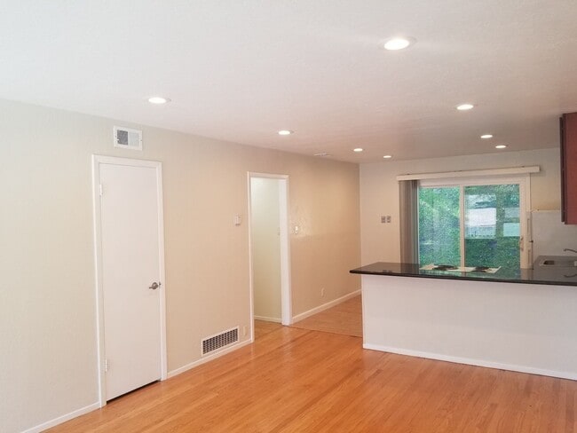 Building Photo - 2076 Donald Dr