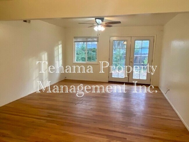 Foto del edificio - 3 Bedroom 2 bath home in Red Bluff.