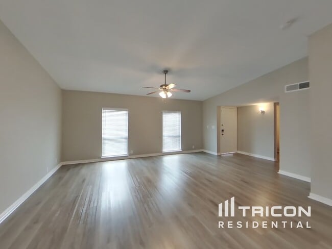 Building Photo - 1507 Carlsbad Dr