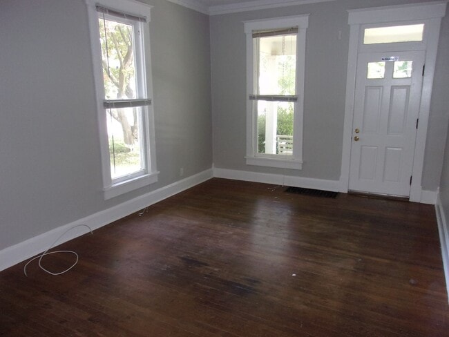 Building Photo - 401 S Talley Ave