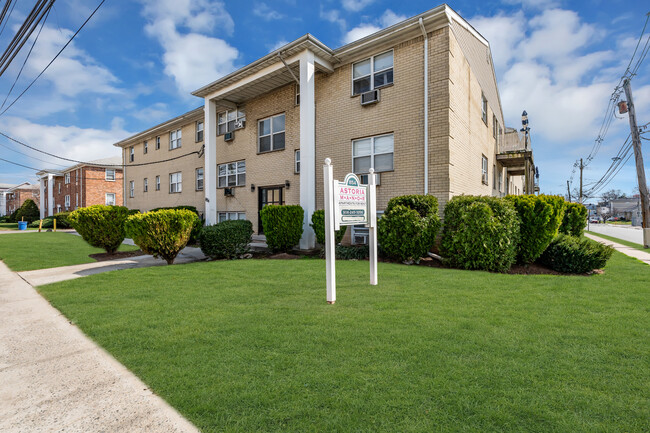 Building Photo - Astoria Manor