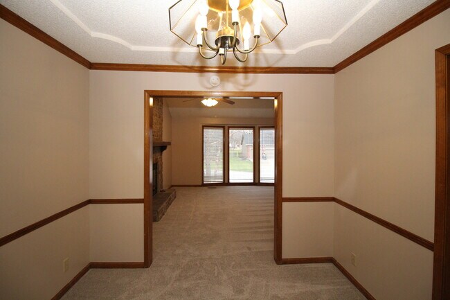 Foto del edificio - Huge 3 Bed 2.5 Bath home Overland Park