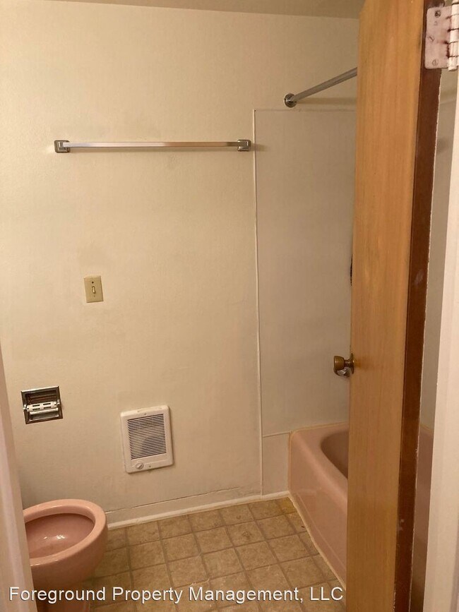 Building Photo - 2323 W Newton St