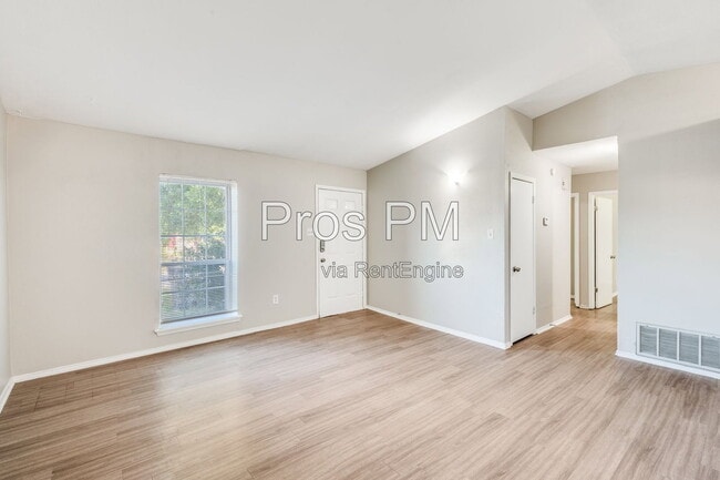 Foto del edificio - 2326 Newbury Dr