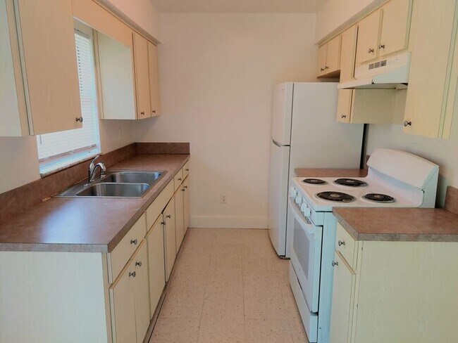 Building Photo - 435 W Alamo Dr