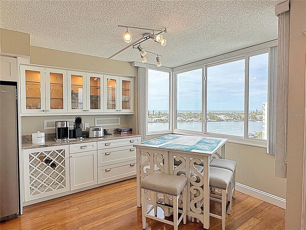 Foto principal - 660 Island Way