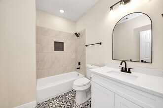 Building Photo - 3810 Hiford Dr