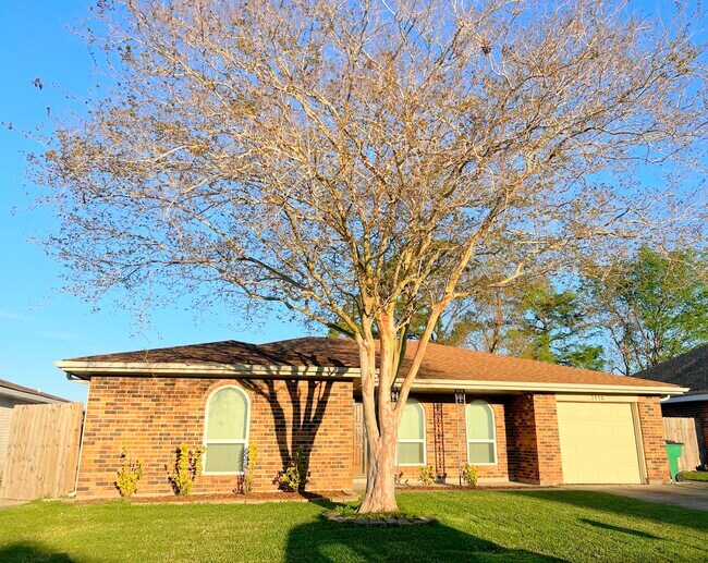 Building Photo - 3112 Gatt Dr