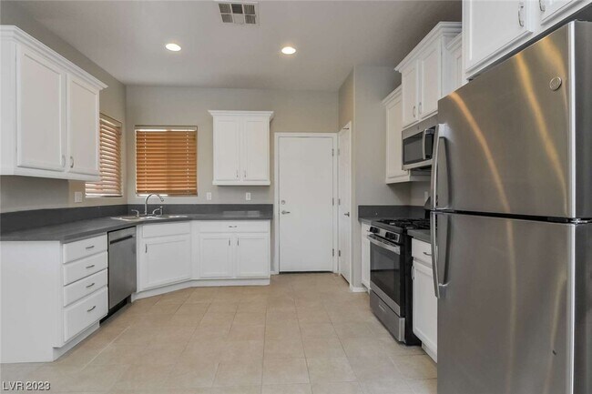 Building Photo - 6162 Saddle Horse Ave