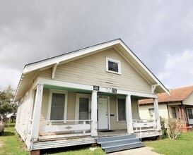 Building Photo - 1819 10th St