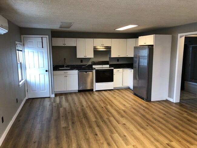 Building Photo - 537 N Derr Dr