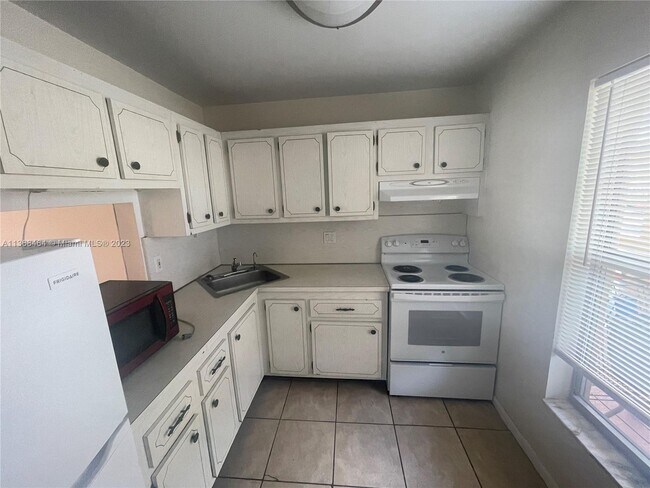 Building Photo - 6020 NW 64th Ave