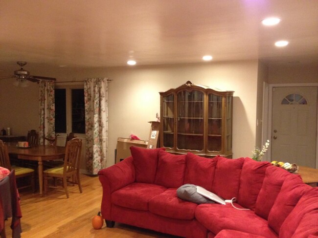 Building Photo - 17 Unger Ln