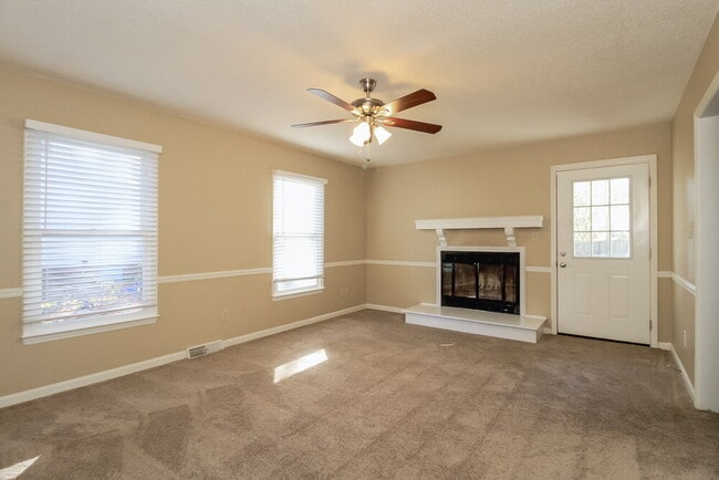 Foto del edificio - 3112 Hickory Ridge Dr