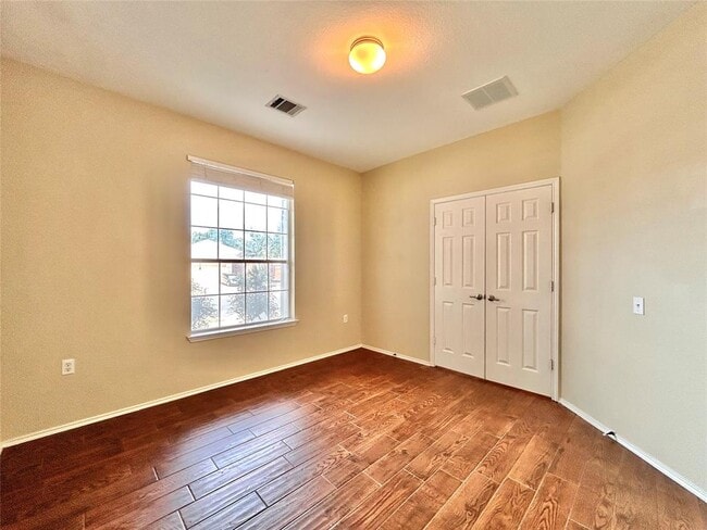 Building Photo - 6021 Nelson Oaks Dr