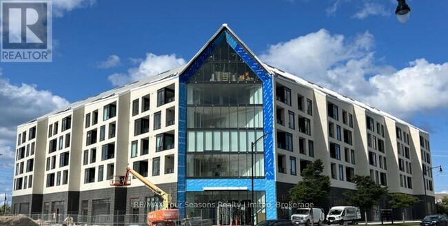 Building Photo - 31-231 Huron St