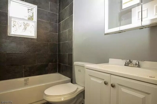 Bath 2 - 401 E 28th St