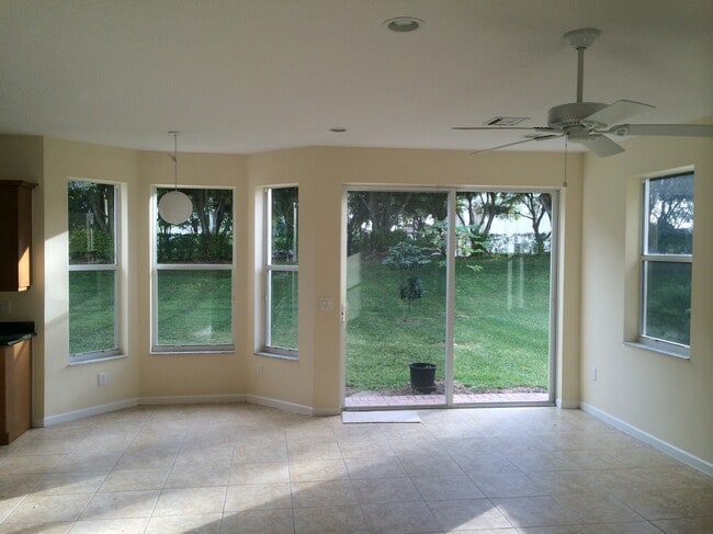 Foto del edificio - 9814 Shepard Pl