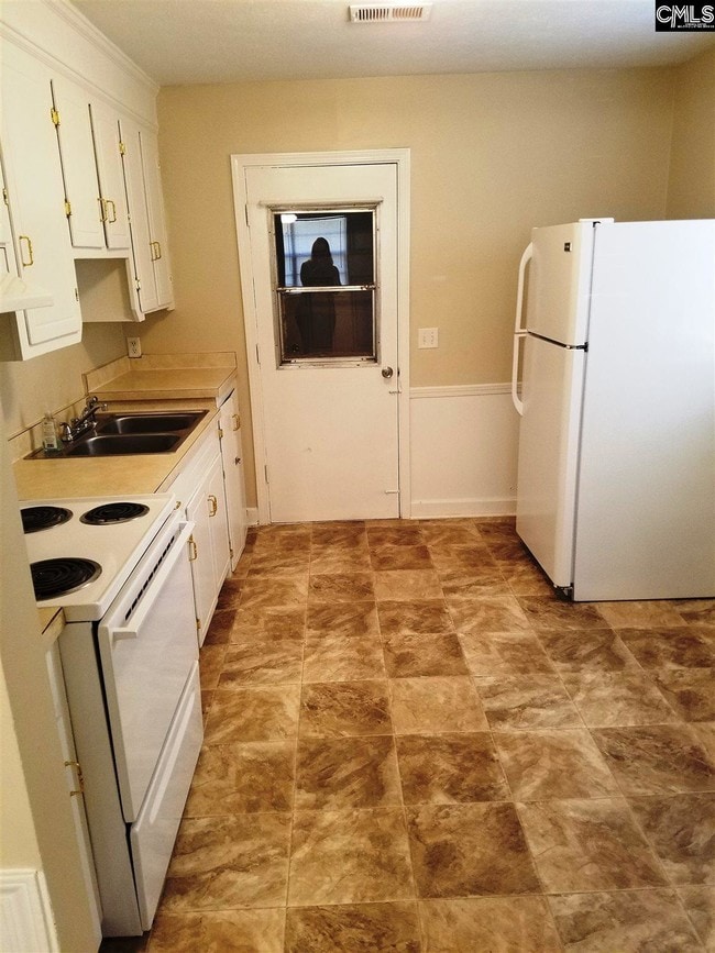 Building Photo - 1045 Reynord Cir