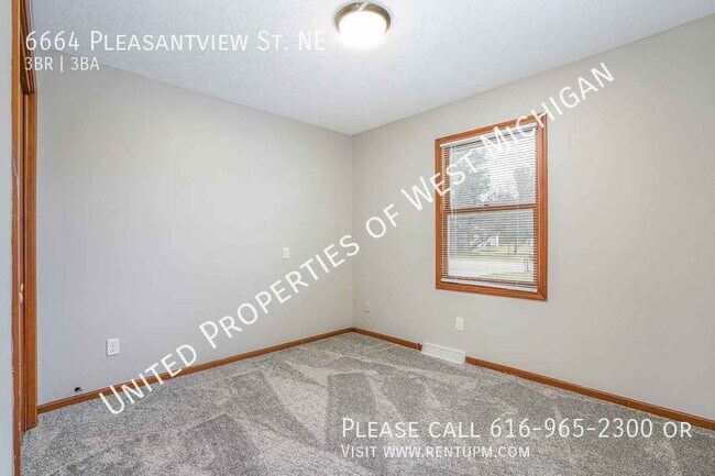 Foto del edificio - 6664 Pleasantview St NE
