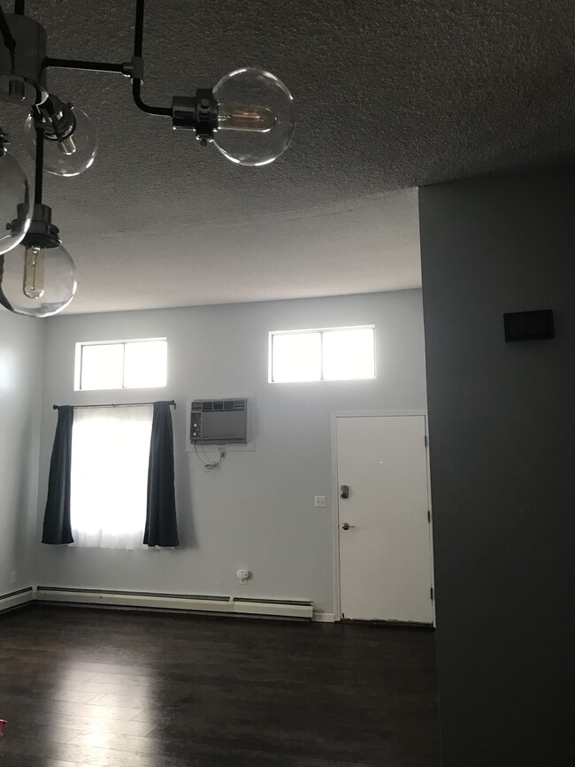 Building Photo - E 23rd 4 Plex