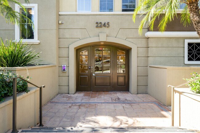 Foto del edificio - 2245 Beverly Glen Blvd.