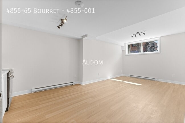 Interior Photo - Bourret