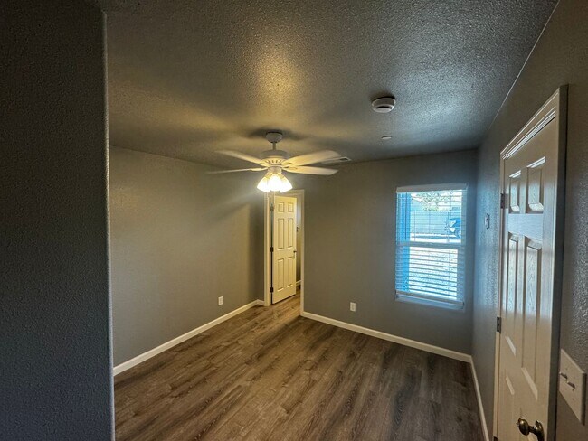 Building Photo - APPLY FOR THIS LOVELY HOME NOW!