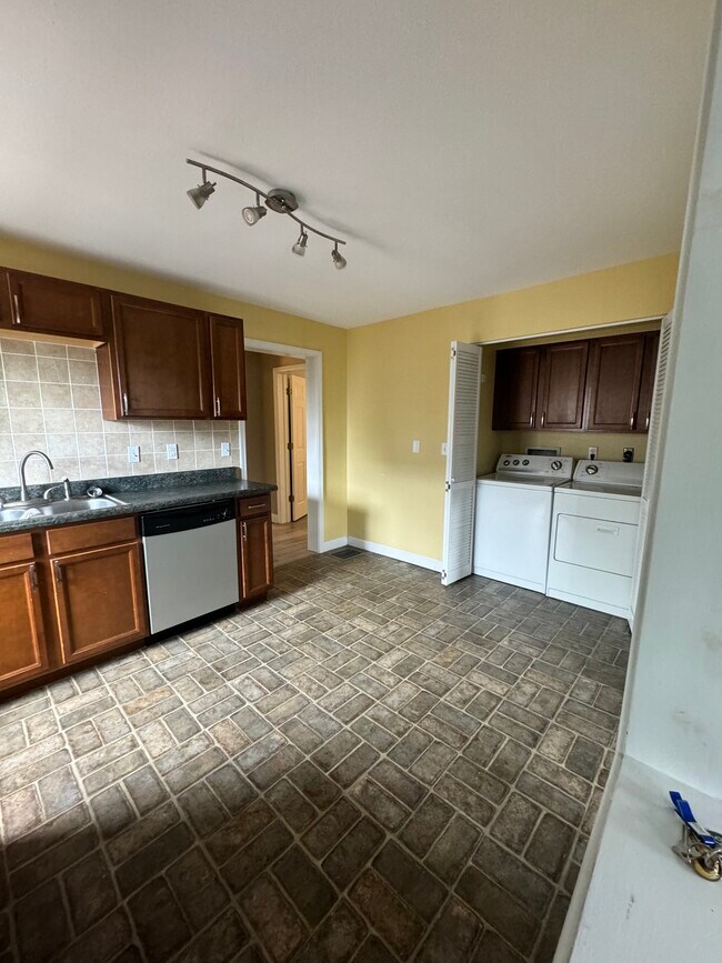 Building Photo - 1055 1st Capitol Dr