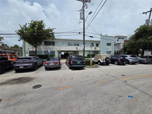 Foto del edificio - 2250 Bay Dr