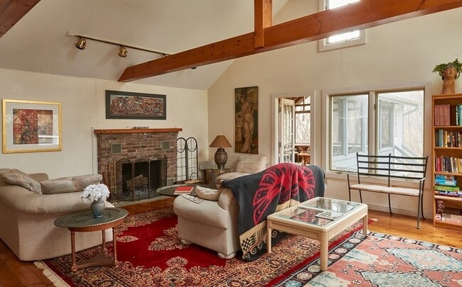 Foto del edificio - 5 Beachwood Drive