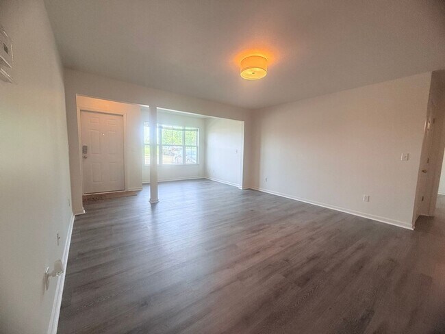 Building Photo - 3-BDR 2-BATH CONDO IN GRAND LEDGE