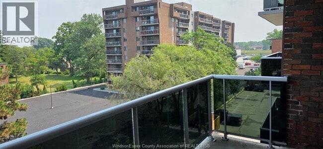 Photo du bâtiment - 3905 Riverside Dr