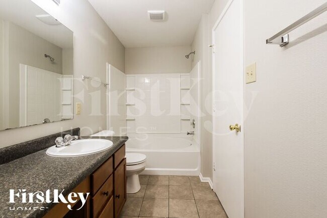 Foto del edificio - 807 Brookshire Dr