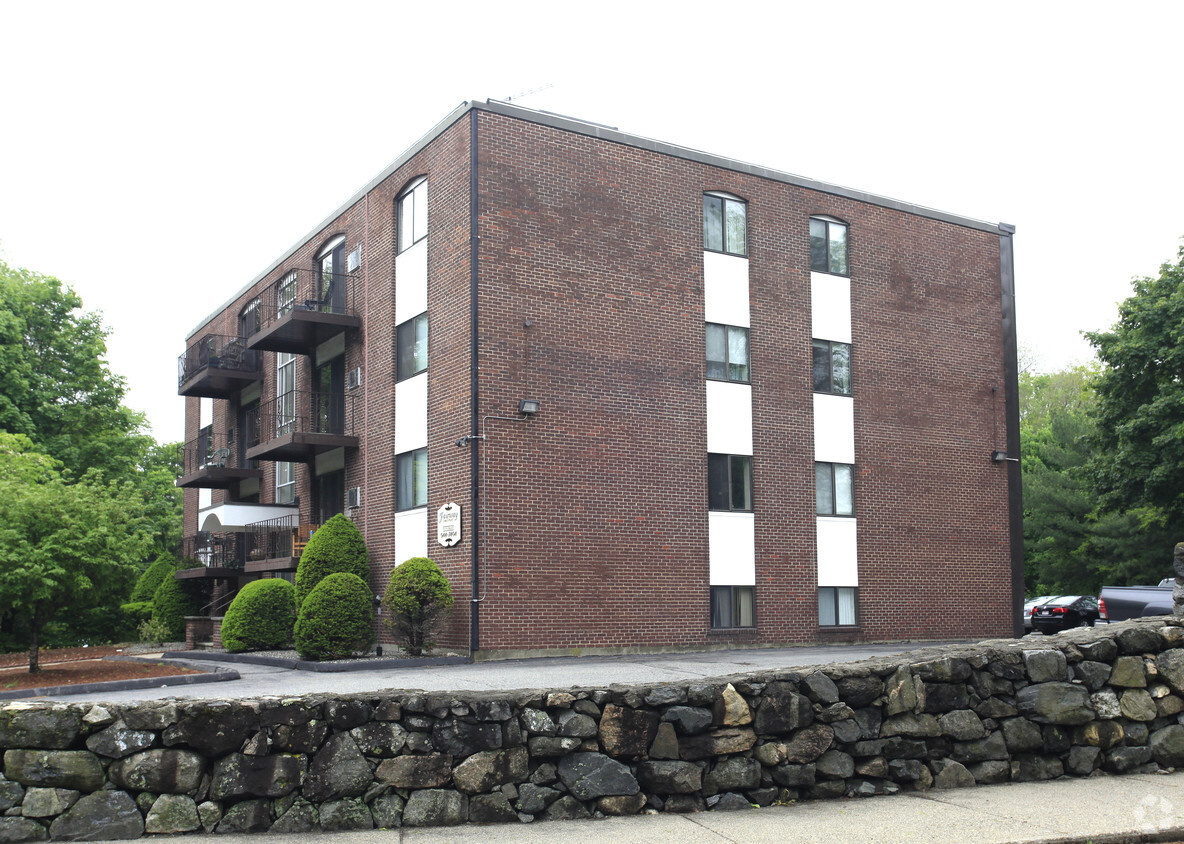 27 North St, Stoneham, MA 01880 Apartments in Stoneham, MA