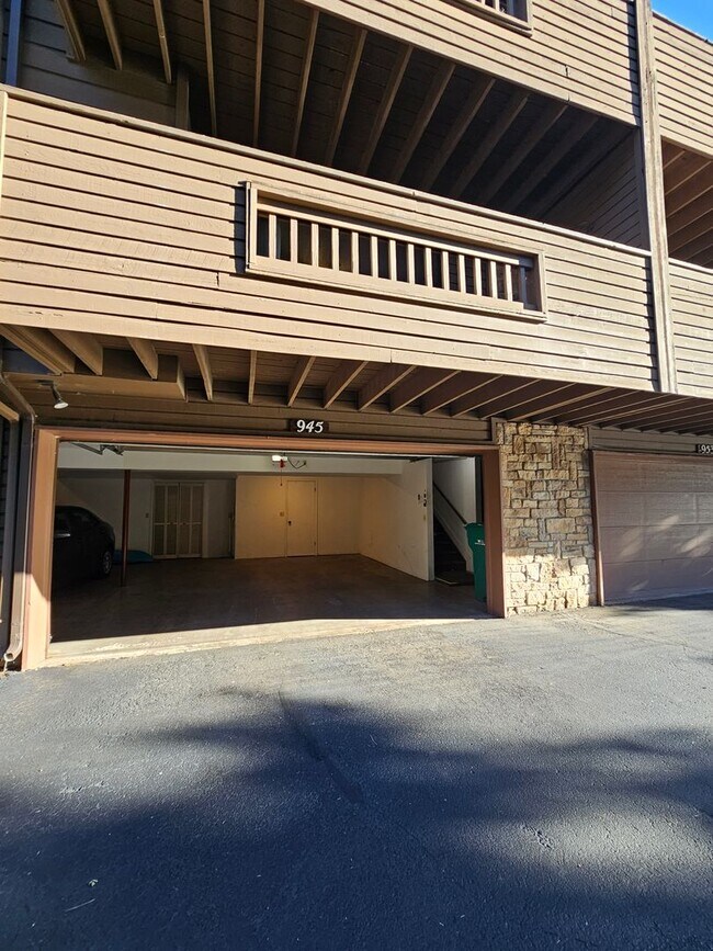 Building Photo - Cozy 2 Bedroom on Moorings Dr