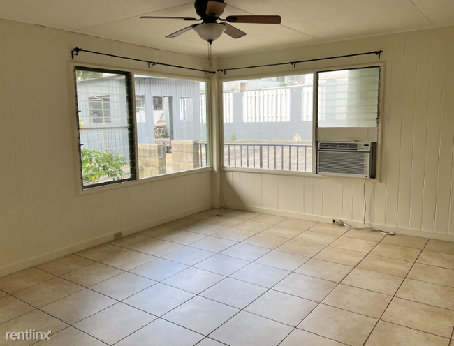 Building Photo - 2308 Kalihi St