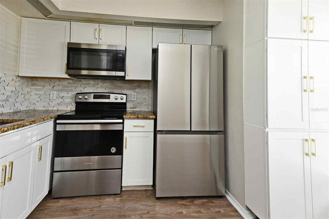 Building Photo - 14642 Laguna Beach Cir