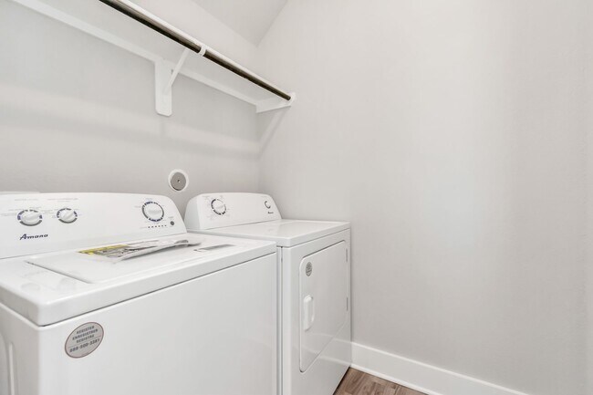 Foto del edificio - Welcome to the Cypress — Smart Style, Contemporary Comfort.