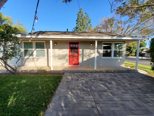 Building Photo - 10682 Center Dr