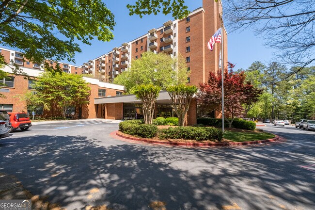 Foto del edificio - 300 Johnson Ferry Rd