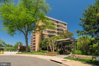Building Photo - 2030 N Adams St